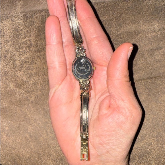 Vintage Jacklyn Smith Gold-tone Women's Crystal Accent Oval Watch Bracelet watch - Picture 6 of 7